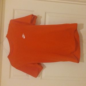 NIKE T-SHIRT